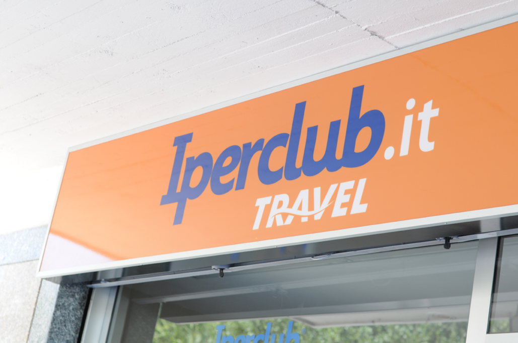 insegna negozio Iperclub Vacanze